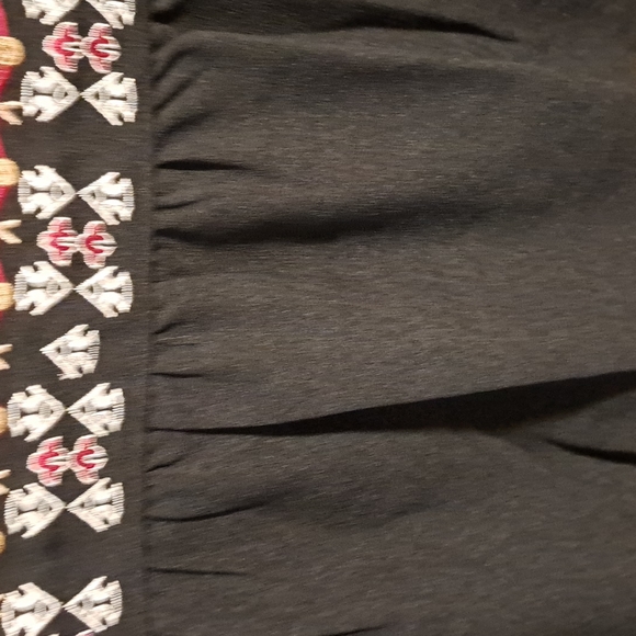 New 3/4 sleeve embroidered top - Picture 15 of 16